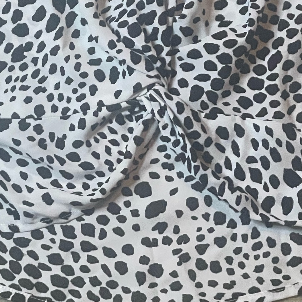 ADRIANNA‎ PAPELL Animal Print Shirt Medium Woman’s Black White Spring Summer - Picture 5 of 6